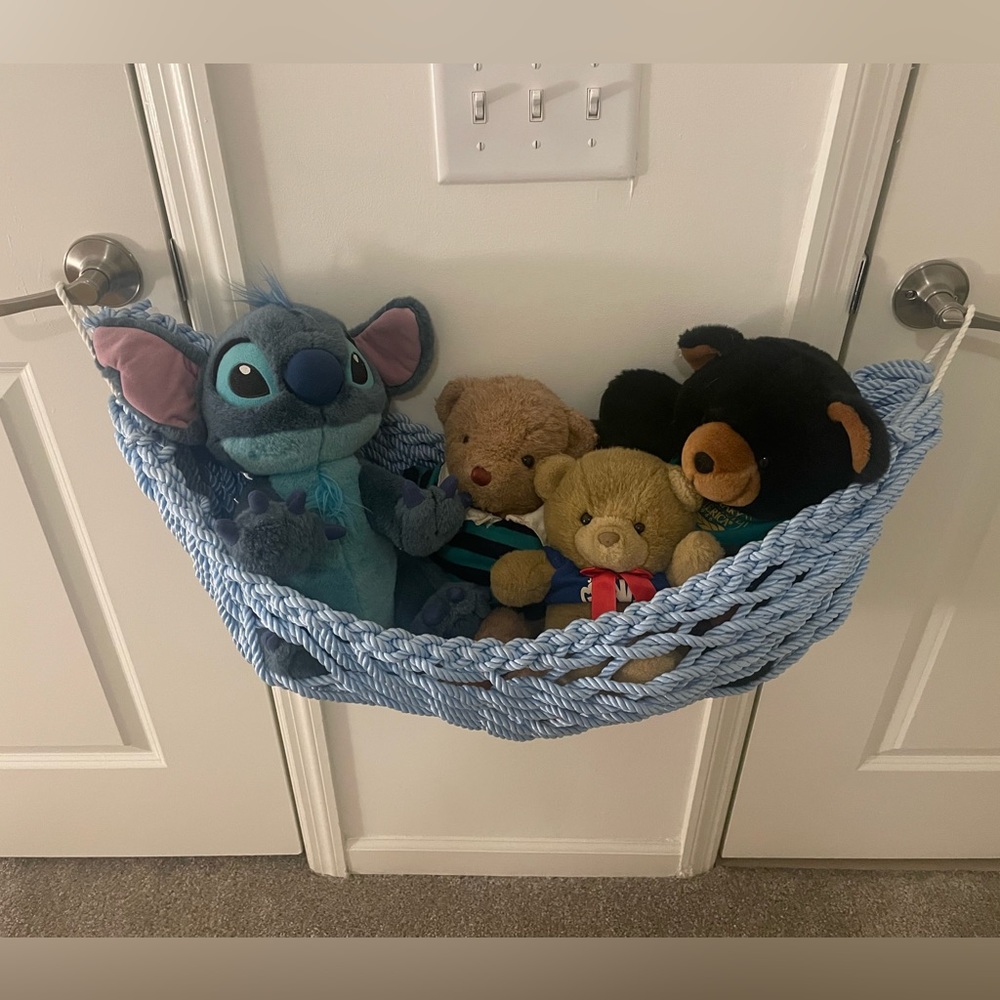Light blue toy/stuffed animal storage hammock